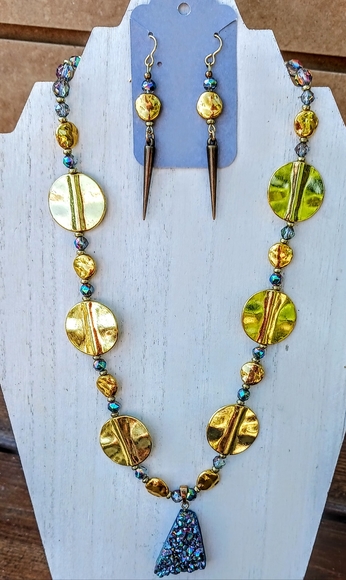 Hand Crafted Jewelry - Aura geode druzy pendent necklace w/🔥polished glass beads w/ matching earrings